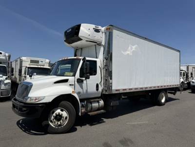 International MV607 26 ft Refrigerated Truck - 240HP, 6 Speed Automatic, Liftgate