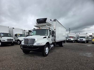 International MV607 26 ft Refrigerated Truck - 240HP, 6 Speed Automatic, Liftgate