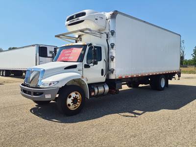 International MV607 26 ft Refrigerated Truck - 280HP, 6 Speed Automatic, Liftgate
