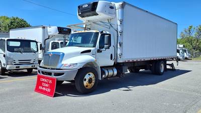 International MV607 26 ft Refrigerated Truck - 240HP, 6 Speed Automatic, Liftgate
