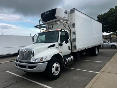 International MV607 26 ft Refrigerated Truck - 240HP, 6 Speed Automatic, Liftgate