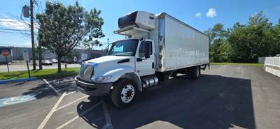 International MV607 26 ft Refrigerated Truck - 240HP, 6 Speed Automatic, Liftgate