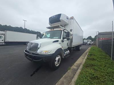 International MV607 26 ft Refrigerated Truck - 325HP, 6 Speed Automatic, Liftgate