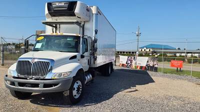 International MV607 26 ft Refrigerated Truck - 240HP, 6 Speed Automatic, Liftgate