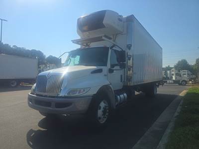 International MV607 26 ft Refrigerated Truck - 325HP, 6 Speed Automatic, Liftgate