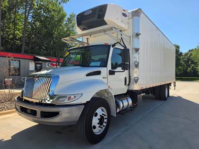 International MV607 26 ft Refrigerated Truck - 240HP, 6 Speed Automatic, Liftgate