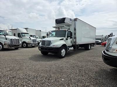 International MV607 26 ft Refrigerated Truck - 240HP, 6 Speed Automatic, Liftgate