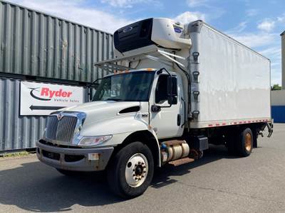International MV607 20 ft Refrigerated Truck - 240HP, 6 Speed Automatic, Liftgate