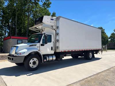 International MV607 26 ft Refrigerated Truck - 240HP, 6 Speed Automatic, Liftgate