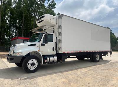 International MV607 26 ft Refrigerated Truck - 280HP, 6 Speed Automatic, Liftgate