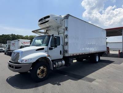 International MV607 26 ft Refrigerated Truck - 280HP, 6 Speed Automatic, Liftgate