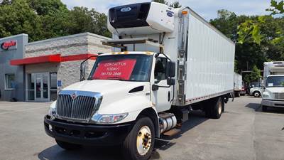 International MV607 26 ft Refrigerated Truck - 280HP, 6 Speed Automatic, Liftgate