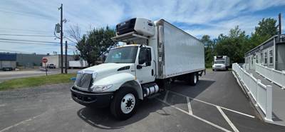 International MV607 26 ft Refrigerated Truck - 240HP, 6 Speed Automatic, Liftgate