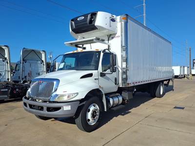 International MV607 26 ft Refrigerated Truck - 280HP, 6 Speed Automatic, Liftgate