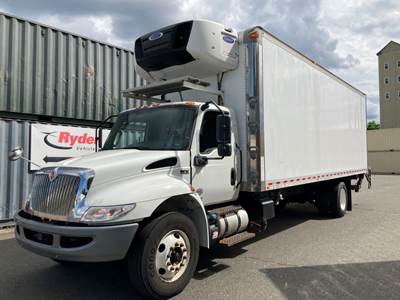 International MV607 26 ft Refrigerated Truck - 280HP, 6 Speed Automatic, Liftgate