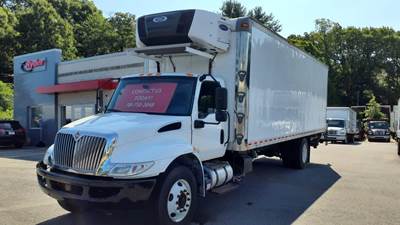 International MV607 26 ft Refrigerated Truck - 280HP, 6 Speed Automatic, Liftgate
