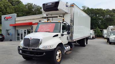 International MV607 26 ft Refrigerated Truck - 280HP, 6 Speed Automatic, Liftgate