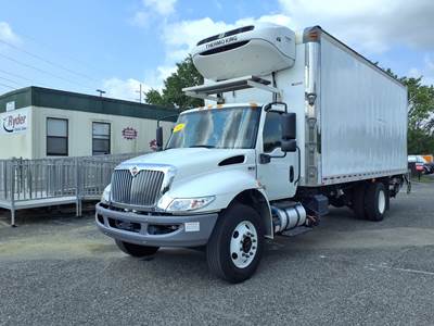 International MV607 22 ft Refrigerated Truck - 280HP, 6 Speed Automatic, Liftgate