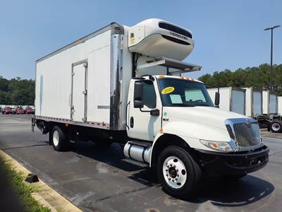 International MV607 22 ft Refrigerated Truck - 280HP, 6 Speed Automatic, Liftgate