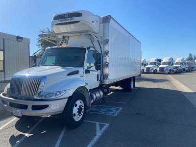 International MV607 26 ft Refrigerated Truck - 280HP, 6 Speed Automatic, Liftgate