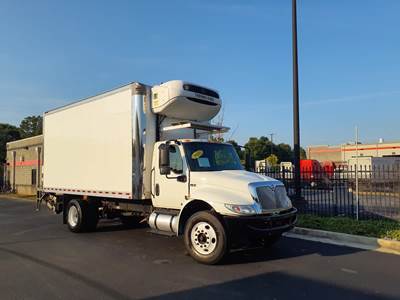 International MV607 18 ft Refrigerated Truck - 240HP, 6 Speed Automatic, Liftgate