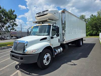 International MV607 26 ft Refrigerated Truck - 260HP, 6 Speed Automatic