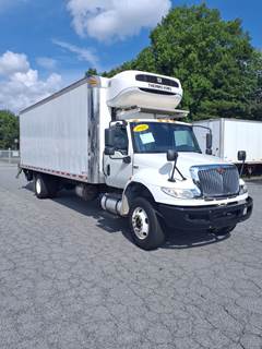 International MV607 26 ft Refrigerated Truck - 240HP, 6 Speed Automatic, Liftgate