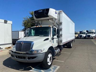 International MV607 26 ft Refrigerated Truck - 240HP, 6 Speed Automatic, Liftgate