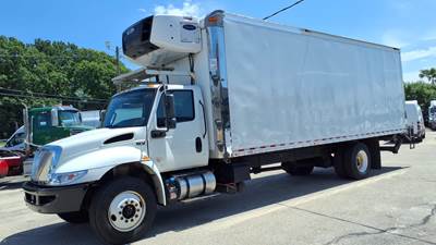 International MV607 26 ft Refrigerated Truck - 280HP, 6 Speed Automatic, Liftgate