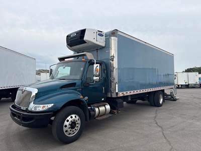 International MV607 26 ft Refrigerated Truck - 240HP, 6 Speed Automatic, Liftgate