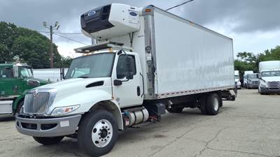 International MV607 26 ft Refrigerated Truck - 325HP, 6 Speed Automatic, Liftgate