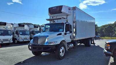 International MV607 26 ft Refrigerated Truck - 240HP, 6 Speed Automatic, Liftgate