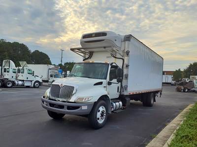 International MV607 26 ft Refrigerated Truck - 280HP, 6 Speed Automatic, Liftgate