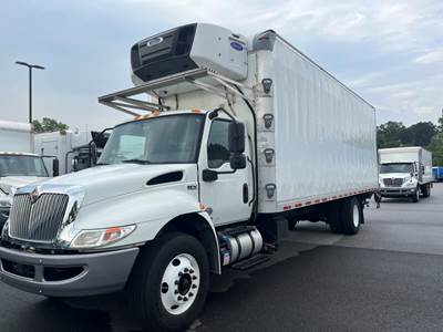International MV607 26 ft Refrigerated Truck - 240HP, 6 Speed Automatic, Liftgate