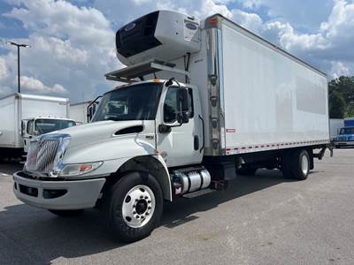 International MV607 26 ft Refrigerated Truck - 325HP, 6 Speed Automatic, Liftgate
