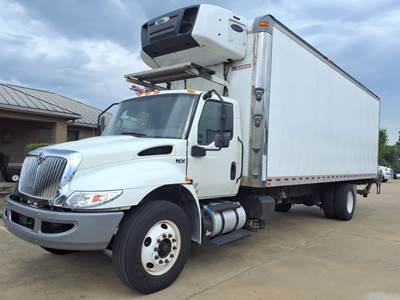 International MV607 26 ft Refrigerated Truck - 280HP, 6 Speed Automatic, Liftgate