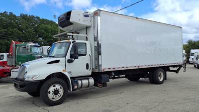 International MV607 26 ft Refrigerated Truck - 280HP, 6 Speed Automatic, Liftgate