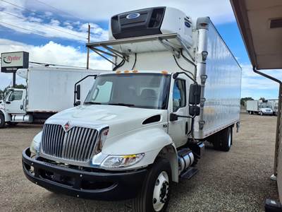 International MV607 26 ft Refrigerated Truck - 240HP, 6 Speed Automatic, Liftgate