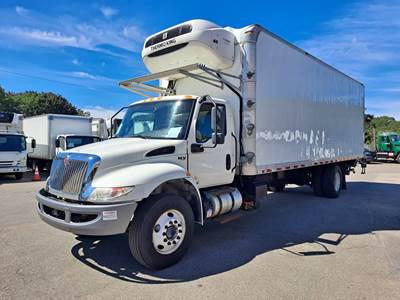 International MV607 26 ft Refrigerated Truck - 280HP, 6 Speed Automatic, Liftgate