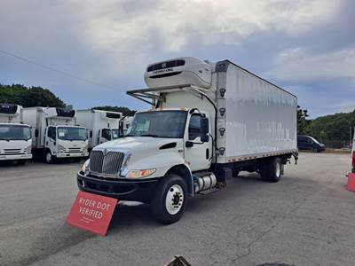 International MV607 26 ft Refrigerated Truck - 280HP, 6 Speed Automatic, Liftgate