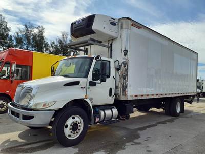 International MV607 26 ft Refrigerated Truck - 280HP, 6 Speed Automatic, Liftgate