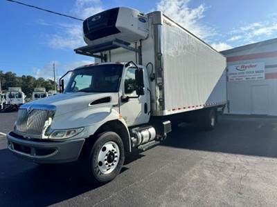 International MV607 26 ft Refrigerated Truck - 280HP, 6 Speed Automatic, Liftgate