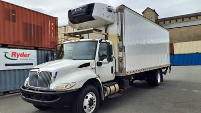 International MV607 26 ft Refrigerated Truck - 280HP, 6 Speed Automatic, Liftgate