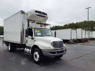 International MV607 18 ft Refrigerated Truck - 240HP, 6 Speed Automatic, Liftgate