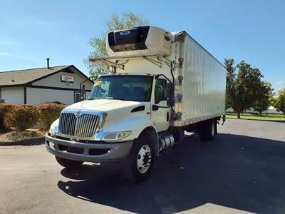 International MV607 26 ft Refrigerated Truck - 280HP, 6 Speed Automatic, Liftgate