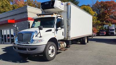 International MV607 26 ft Refrigerated Truck - 260HP, 6 Speed Automatic