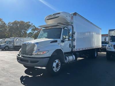 International MV607 26 ft Refrigerated Truck - 280HP, 7 Speed Automatic, Liftgate