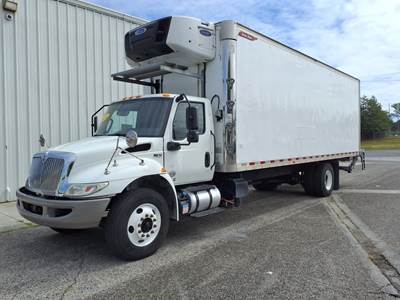 International ND 700 26 ft Refrigerated Truck - 240HP, 6 Speed Automatic, Liftgate
