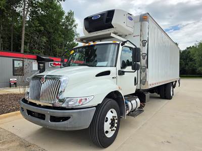 International ND 700 26 ft Refrigerated Truck - 240HP, 6 Speed Automatic, Liftgate