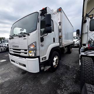 Isuzu FTR 18 ft Refrigerated Truck - 215HP, 6 Speed Automatic, Liftgate
